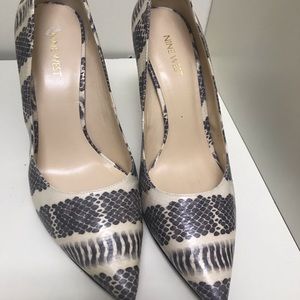 Pre-Owned  Tatiana Pointy Toe Pumps Sz. 9M